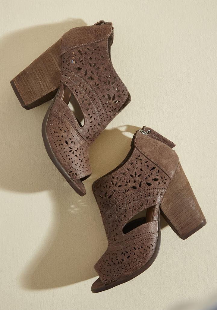Modcloth Cutout Early Block Heel Bootie In 7.5
