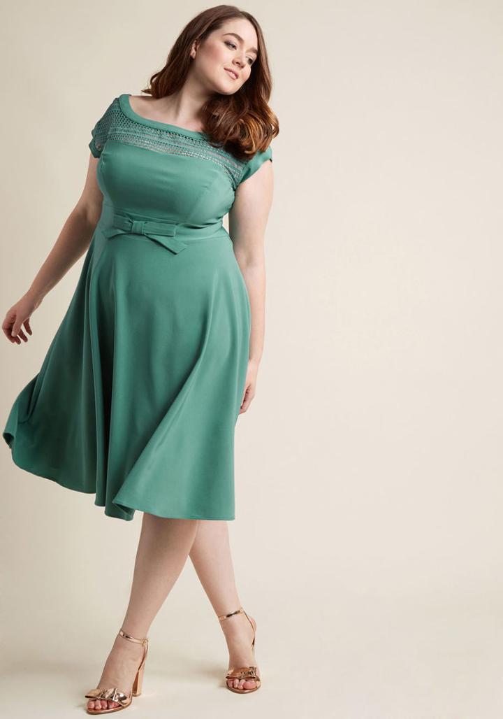 Modcloth Worth The Wink Midi Dress In Sage In 3x