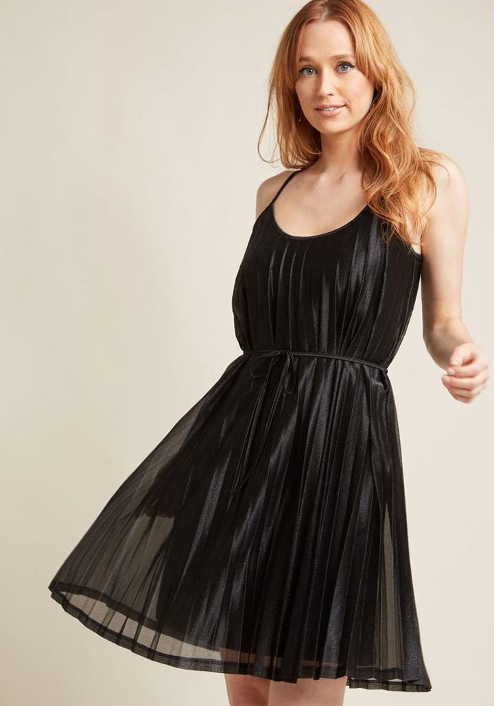 Modcloth Glitzy Miss Pleated Shift Dress In Black In L
