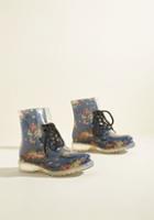 Modcloth Lost In Spot Rain Boot In Navy Floral In 9