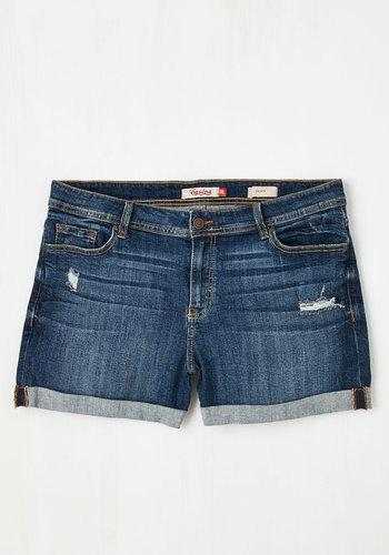 Euninaincorporated Beauty At The Beach Shorts In Medium Wash - Plus Size