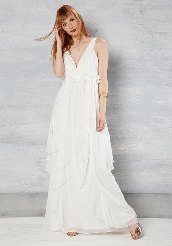  Slow Dance Splendor Maxi Dress In White In Xs