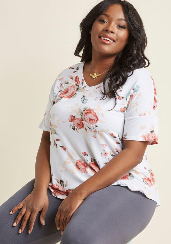 Modcloth Florist's Apprentice Floral T-shirt In Ivory In 2x