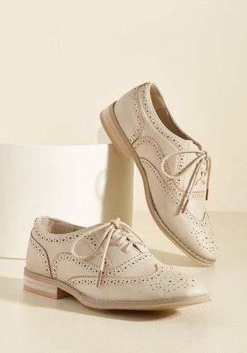 Talking Picture Oxford Flat In Biscuit In 7.5