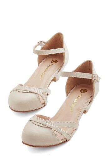 Intouchfootwear Fashion School Sweetheart Heel In Latte