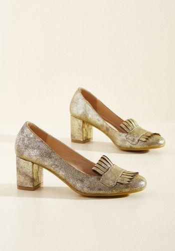  Action-minded Professor Block Heel In Gilt In 6