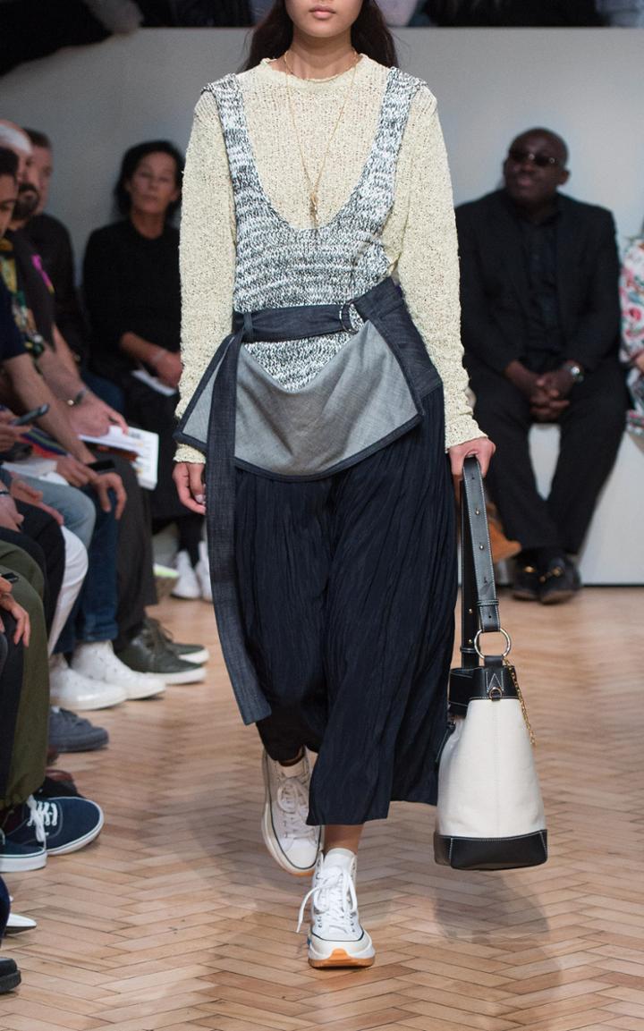Jw Anderson Crew Neck Cotton-blend Sweater