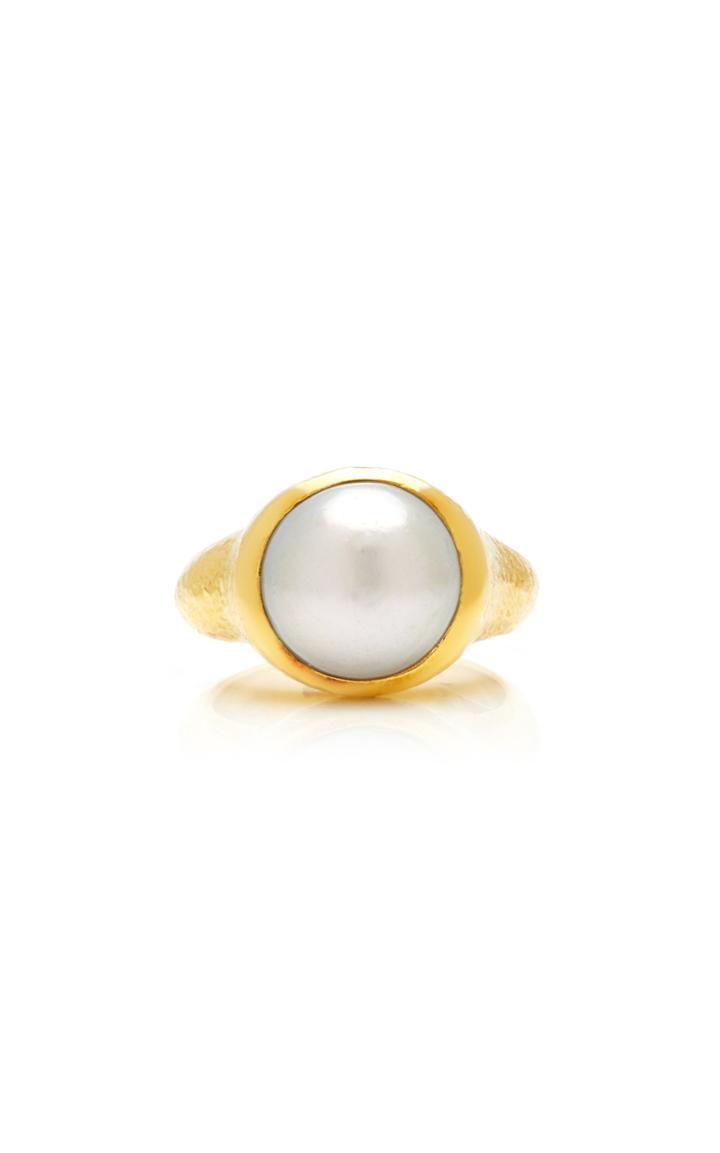 Moda Operandi Particulieres Hammered 18k Gold Ring With Gray Cultured Pearl Size: 8