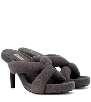 Yeezy Sandals (season 7)