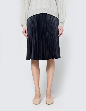 Stelen Pleated