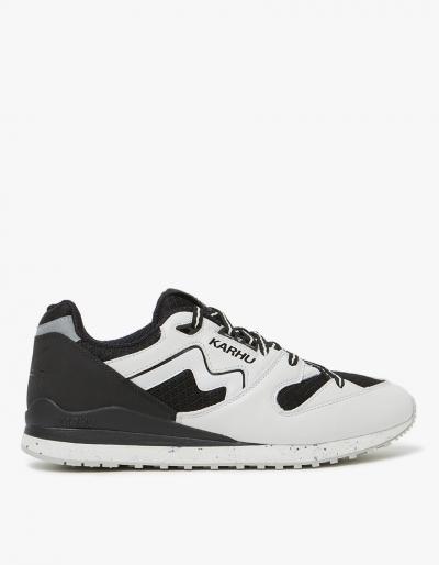 Karhu Synchron Classic In White/blac