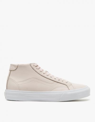 Vans Court Mid Dx In Delicacy