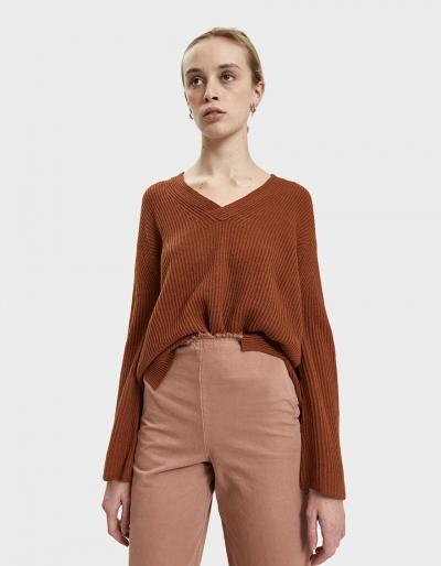 Stelen Cherise V-neck Sweater In Gingerbread