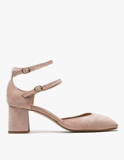 Intentionally Blank Holly In Blush
