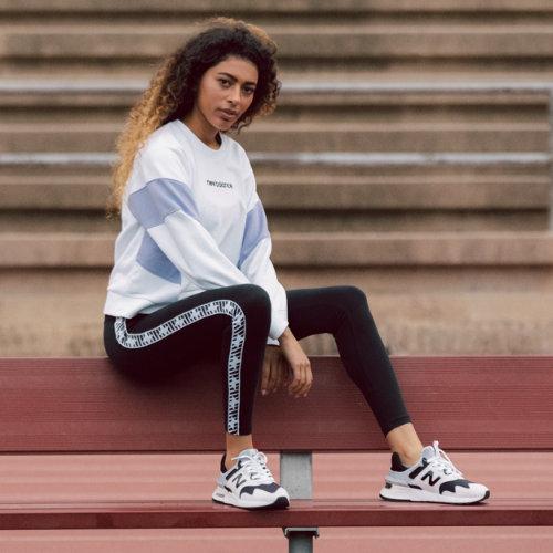 New Balance 93502 Women's Nb Athletics Classic Fleece Top - White/purple (wt93502wt)