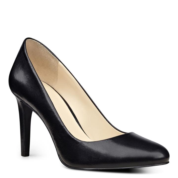 Nine West Nine West Handjive Round Toe Pumps