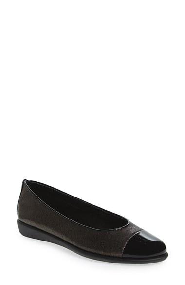 Women's The Flexx 'rise A Smile' Quilted Leather Flat .5 M - Black