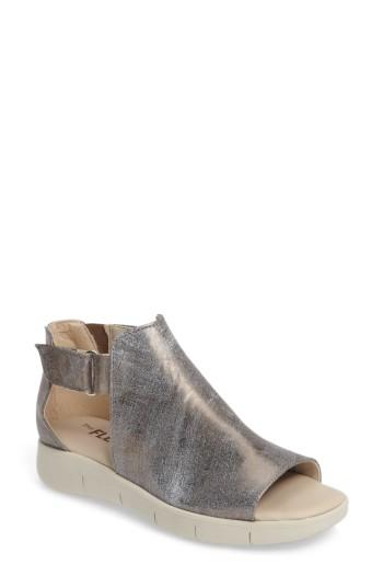 Women's The Flexx Front Row Sandal M - Metallic