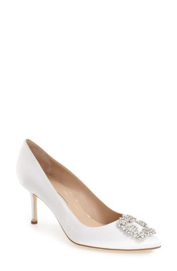 Women's Manolo Blahnik 'hangisi' Pointy Toe Pump .5us / 38.5eu - Ivory