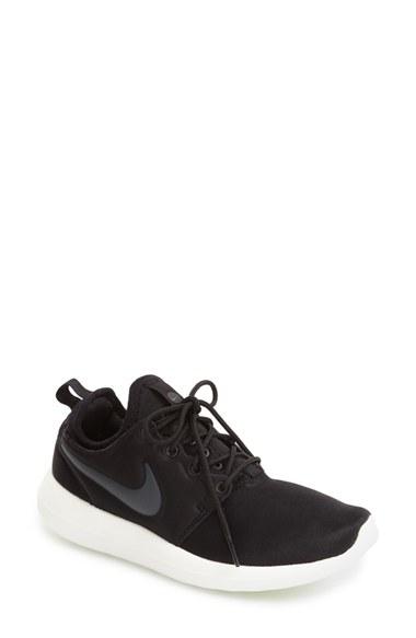 Women's Nike Roshe Two Sneaker .5 M - Black
