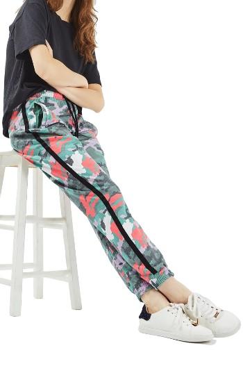 Women's Topshop Kylie Camo Jogger Pants