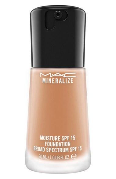 Mac Mineralize Moisture Foundation Broad Spectrum Spf 15 Oz - Nw 25