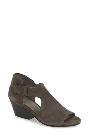 Women's Eileen Fisher 'iris' Sandal .5 M - Grey