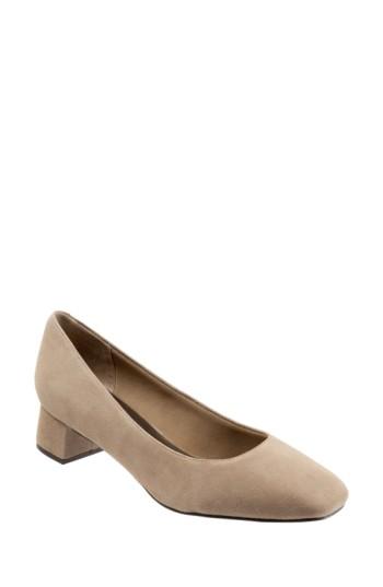 Women's Trotters 'lola' Pump Ww - Beige