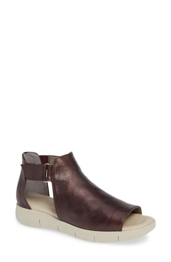 Women's The Flexx Front Row Sandal .5 M - Burgundy