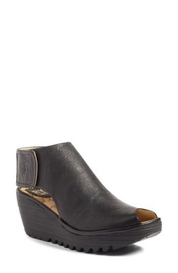 Women's Fly London Yone Sandal .5-8us / 38eu - Black