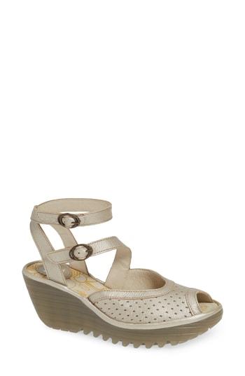 Women's Fly London Yaxi Wedge Sandal .5-6us / 36eu - Metallic