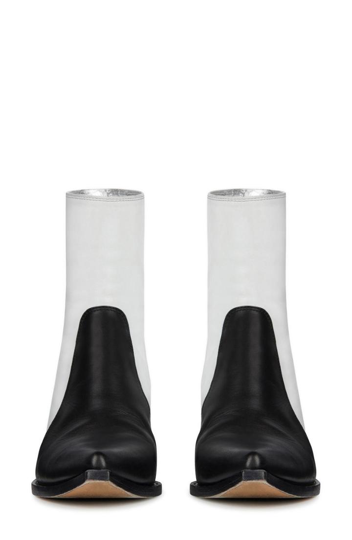 Women's Givenchy Pointy Toe Ankle Boot Us / 40eu - White