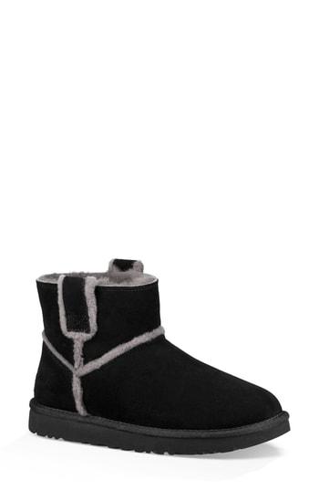 Women's Ugg Mini Classic Genuine Shearling Boot M - Black