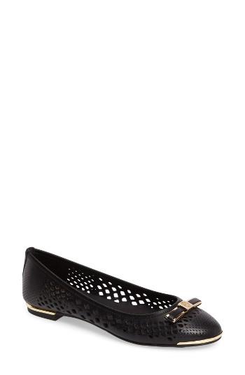 Women's Vince Camuto 'celindan' Cutout Ballet Flat M - Black