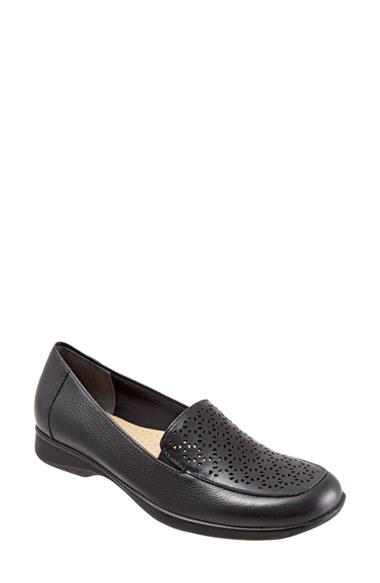 Women's Trotters 'jenn' Laser Cutout Loafer M - Black