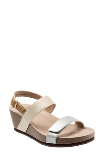 Women's Softwalk Hart Wedge Sandal .5 W - Beige