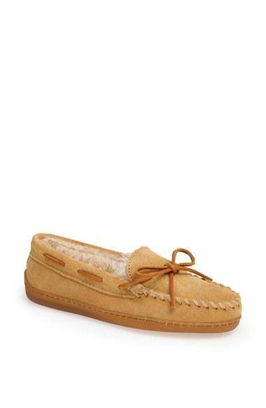 Women's Minnetonka Moccasin Slipper M - Brown