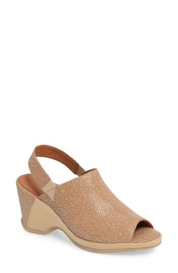 Women's L'amour Des Pieds Orvelle Slingback Sandal M - Beige