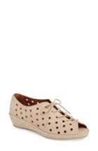 Women's L'amour Des Pieds Boccoo Perforated Lace-up Oxford M - Beige