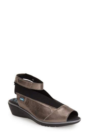 Women's Cloud Saucy Ankle Strap Wedge .5-6us / 36eu - Metallic