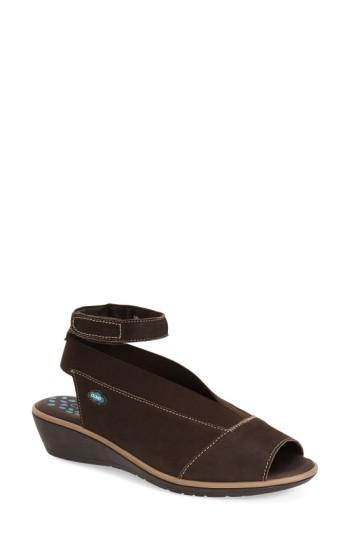 Women's Cloud Saucy Ankle Strap Wedge Us / 35eu - Brown
