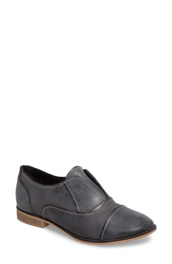 Women's Naughty Monkey Slip Knot Loafer