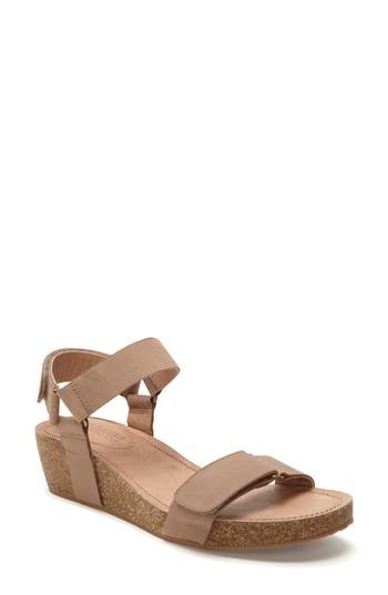 Women's Adam Tucker Shea Wedge Sandal .5 M - Beige