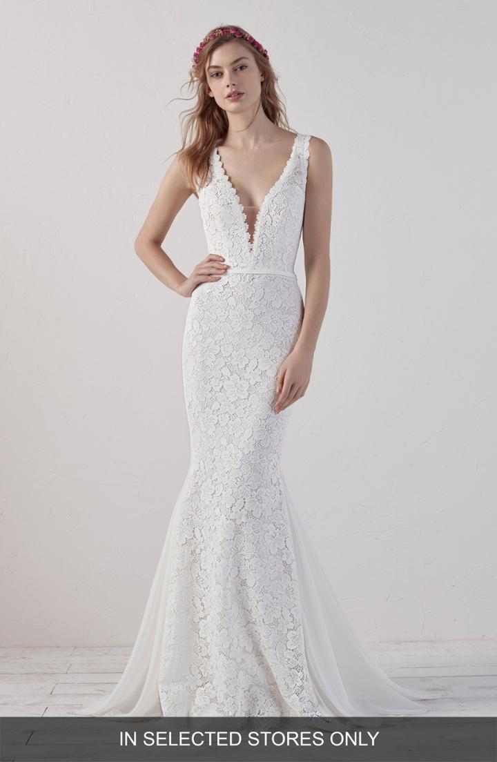 Women's Pronovias Eladia Lace Mermaid Gown, Size In Store Only - Ivory
