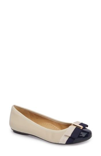 Women's Vaneli Salia Bow Flat .5 N - White