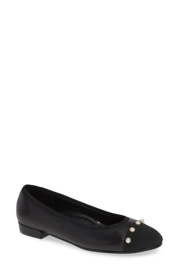 Women's Vaneli Umber Embellished Cap Toe Flat M - Black