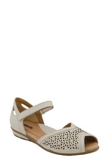 Women's Earth Pangea Sandal M - White
