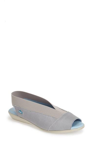 Women's Cloud 'caliber' Peep Toe Leather Flat .5-10us / 41eu - Blue