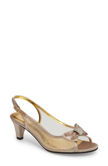Women's David Tate Foxy Slingback Sandal .5 N - Metallic