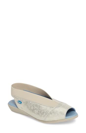 Women's Cloud 'caliber' Peep Toe Leather Flat -8.5us / 39eu - Metallic